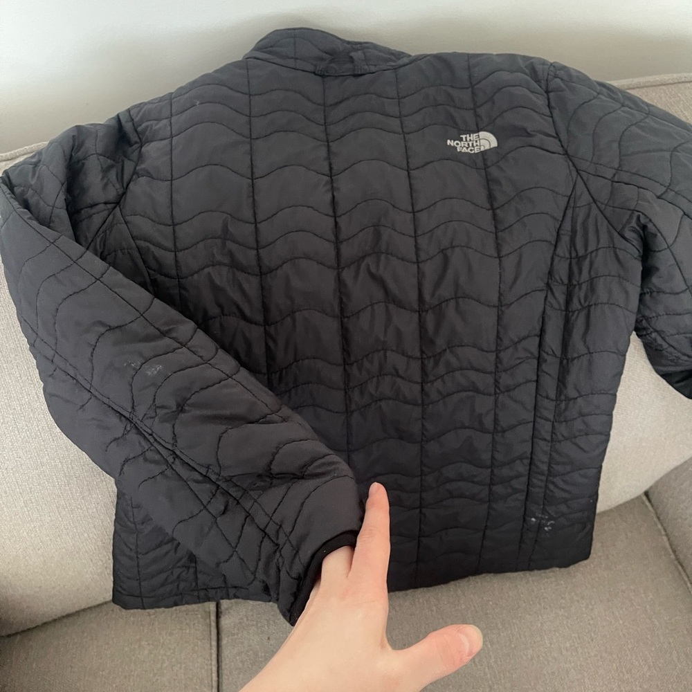 Women’s XL north face jacket gently used, in excellent condition. Has pockets.